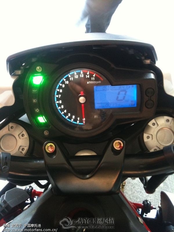 ����600