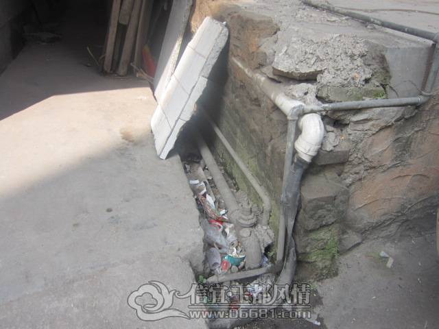 ʯǽ�������һ¥��ƺ�ĸ߶���90���֣ܹ�����ˮ����������.JPG