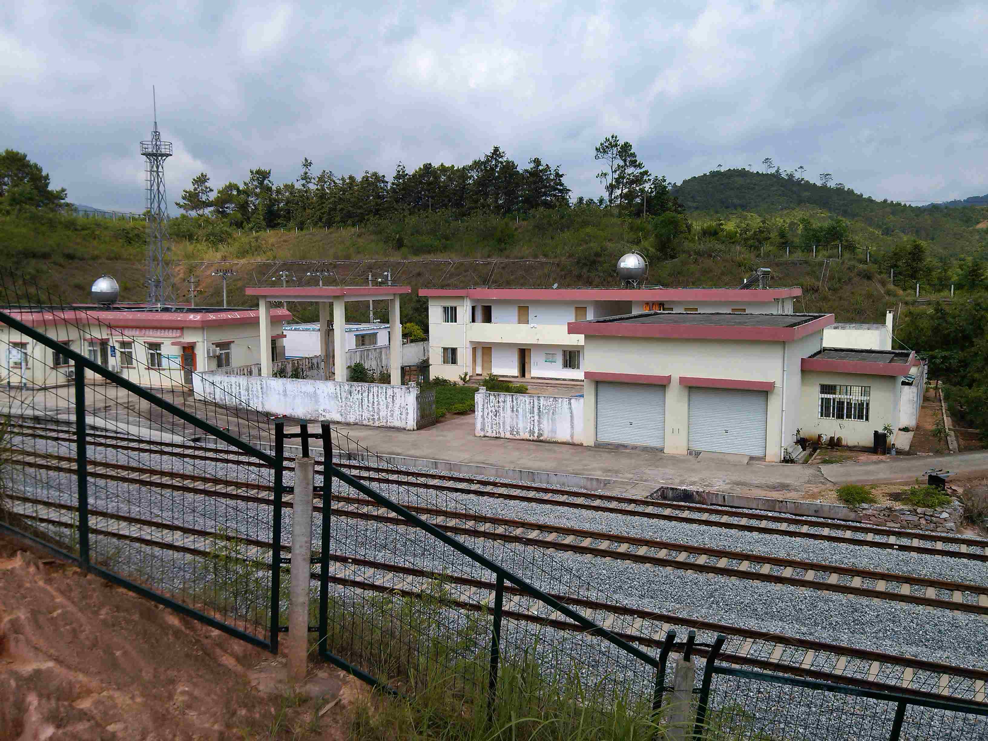 ʯ��ɽ�µ�Сɽ��__��ת��վ