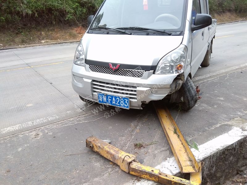 207����һ����������������˾��ƣ�ͼ�ʻ�����¹�
