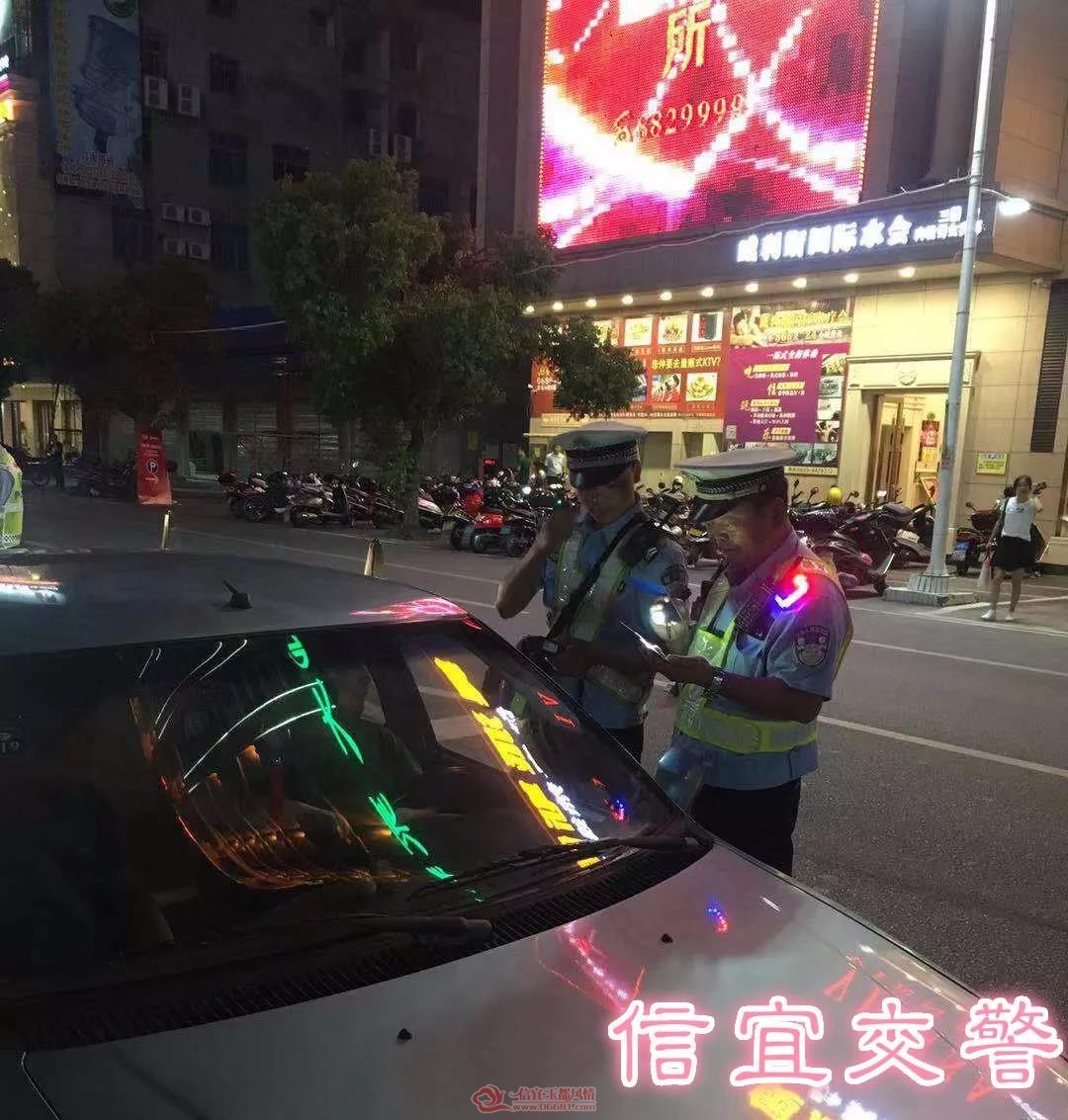 ���ˣ���ĩ�ϲ�ƺ��ʻ ��һ������è������