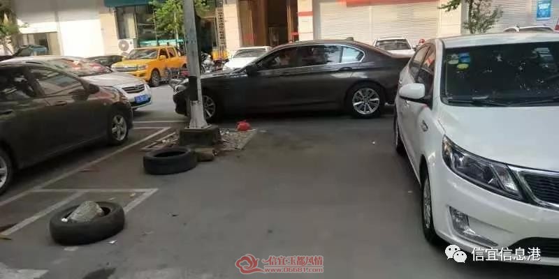 ��������ĳС��·�ڳ�����ͣ�ų������� �����������