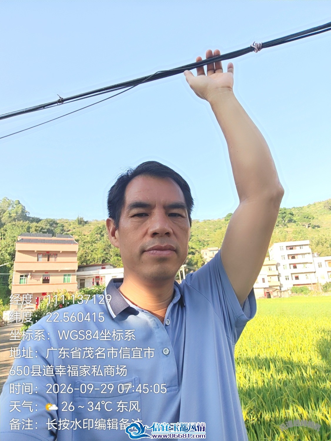 线路很低矮,抬手就可以抓到,具有极大安全隐患!