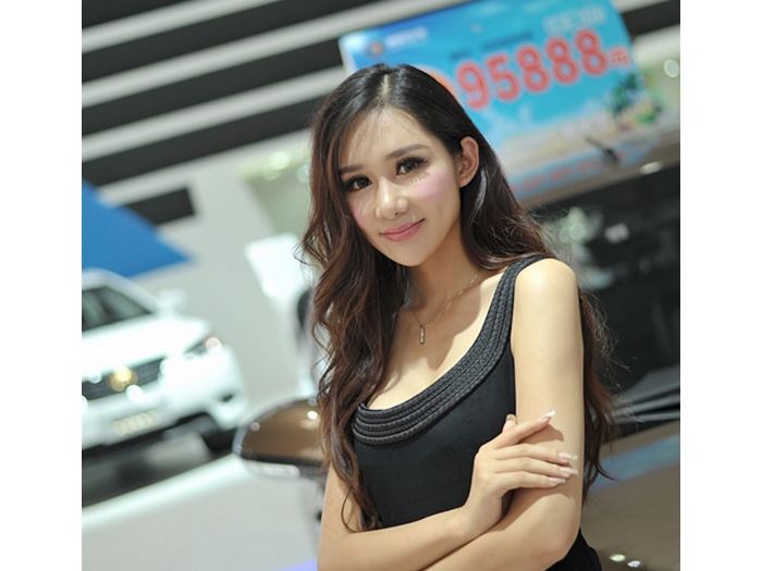 �����Ըг�ģ�ڱ�ƴ