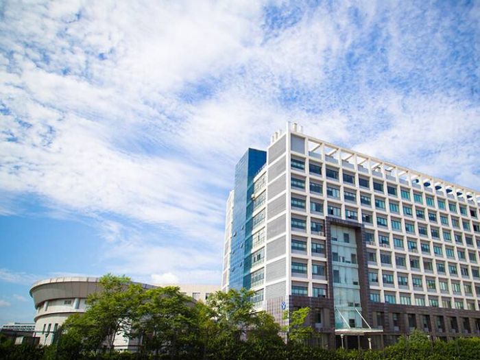 ï��40��ѧУ��Ϊʾ����  ������5���ϰ�
