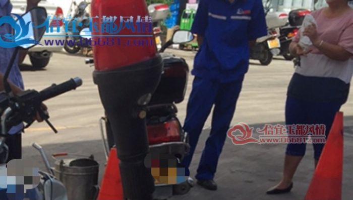 ����ĳ����վ�й˿����ɹ�����Ա�������ն�Ǯ����ִ