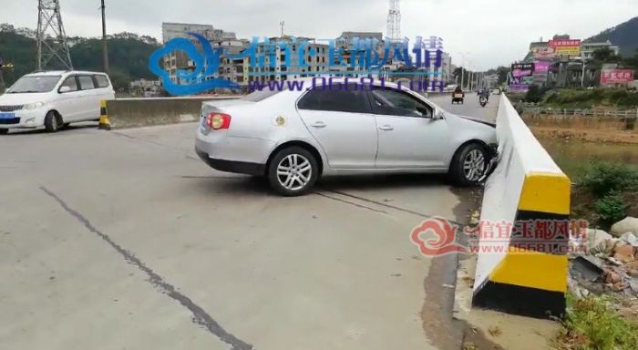 ���˳ض�һС��ʧ��ײ��������������Կ�