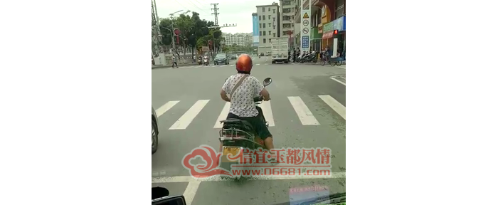 ��Ħ�г�һֱռ��·�м� ���˳�����Ϊ����