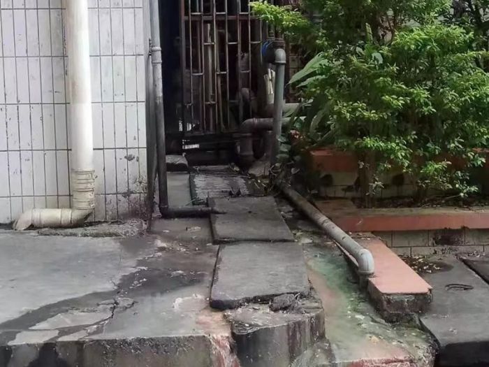 ���˳���ĳ�Ƶ�����ˮ���� ������Ѵ�һ��֮��