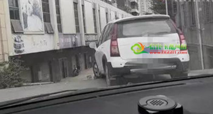 ����ĳС����������ͣ�� �����������