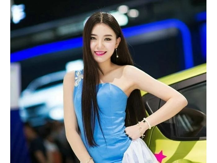 �崿������ģ��Ů��չ�ֳ�