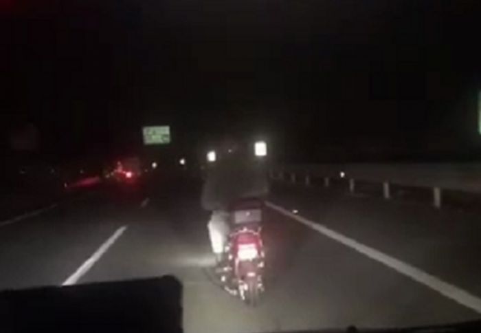 Σ�� ����һ������綯���ϸ�����ʻ