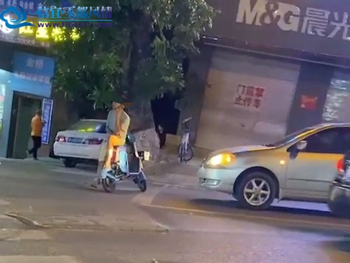һ���������Ӿ�����������ͣ·�м�