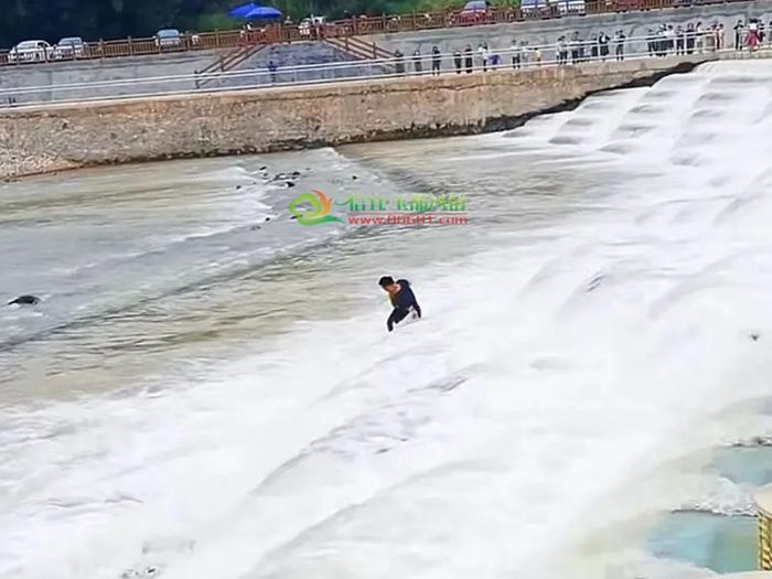 �����½����쾰��ͻ�������¼� ���ŷ�������һĻ